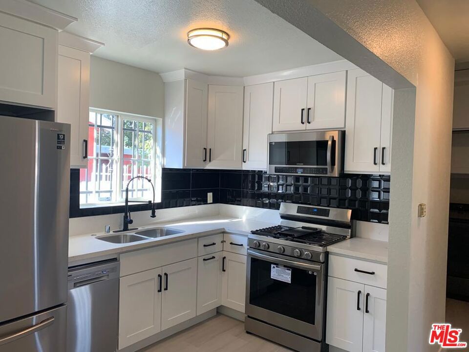 413 W 81st Street Property Photo 5