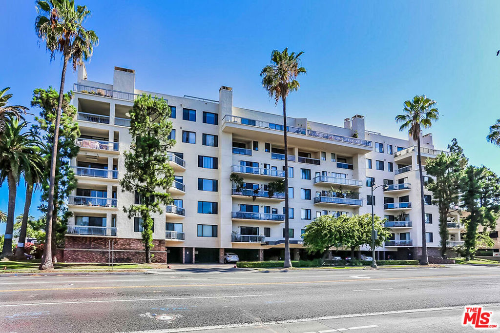 4460 Wilshire Boulevard 503 Property Photo