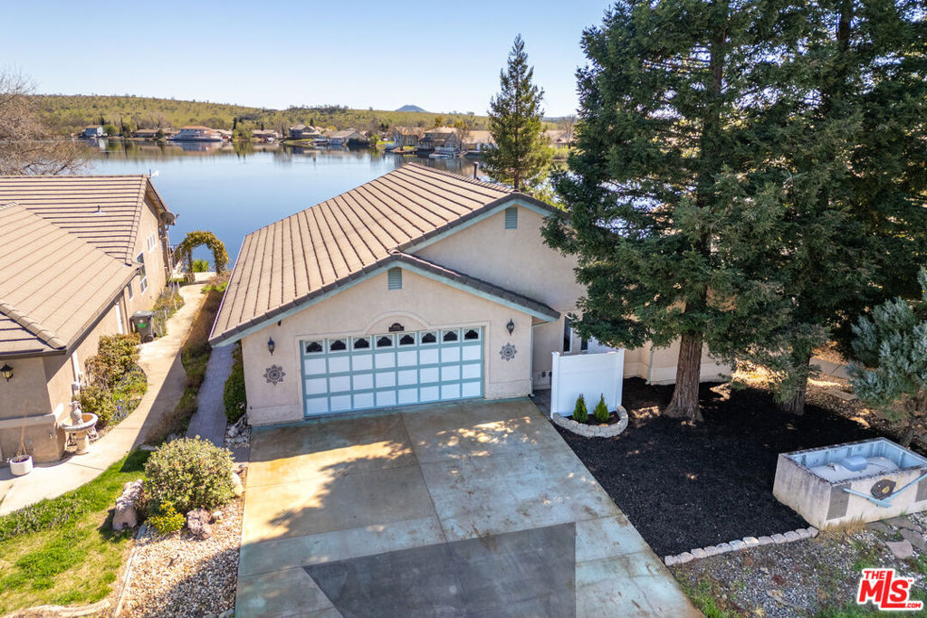 19046 Shoreline Drive Property Photo 1