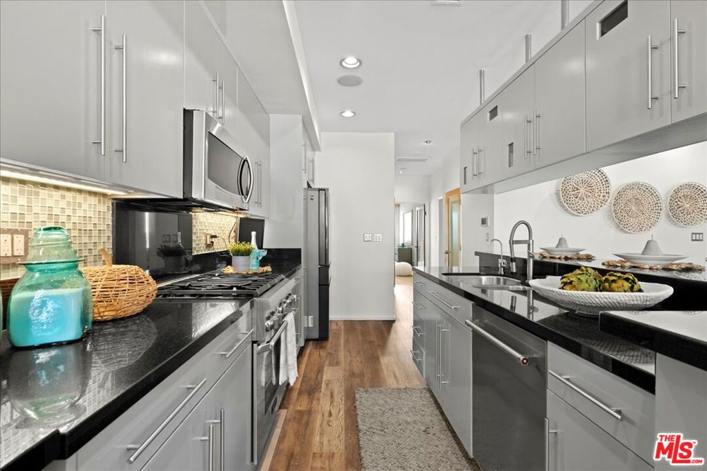 123 Richmond Street Property Photo 24