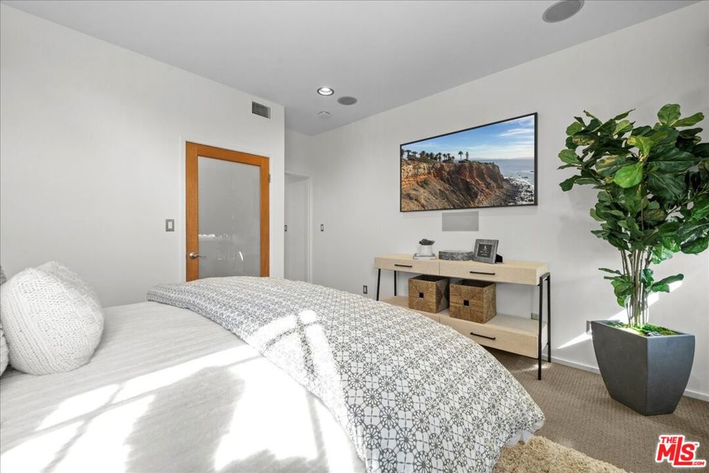 123 Richmond Street Property Photo 29
