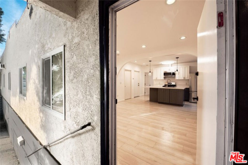 2711 Wabash Avenue Property Photo 4