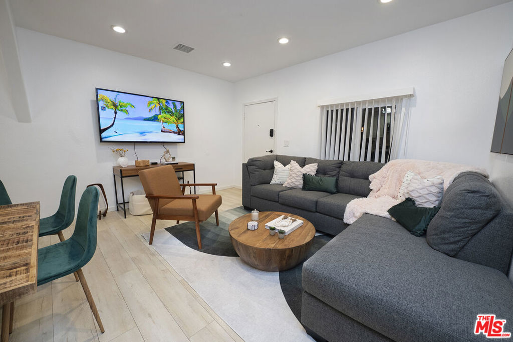 2711 Wabash Avenue Property Photo 5