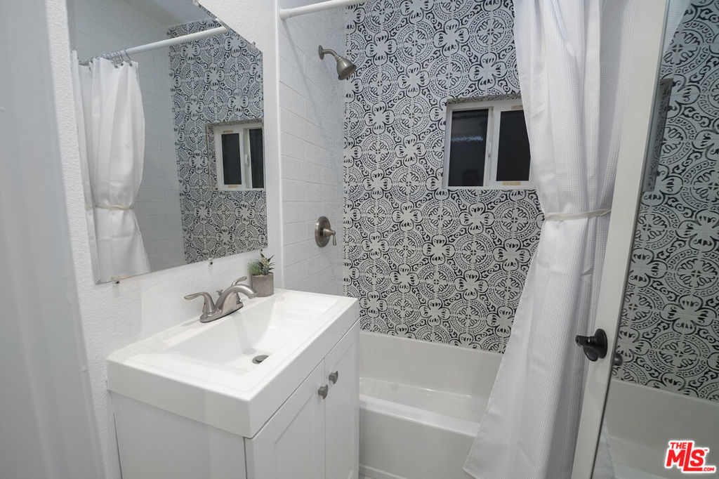 2711 Wabash Avenue Property Photo 12