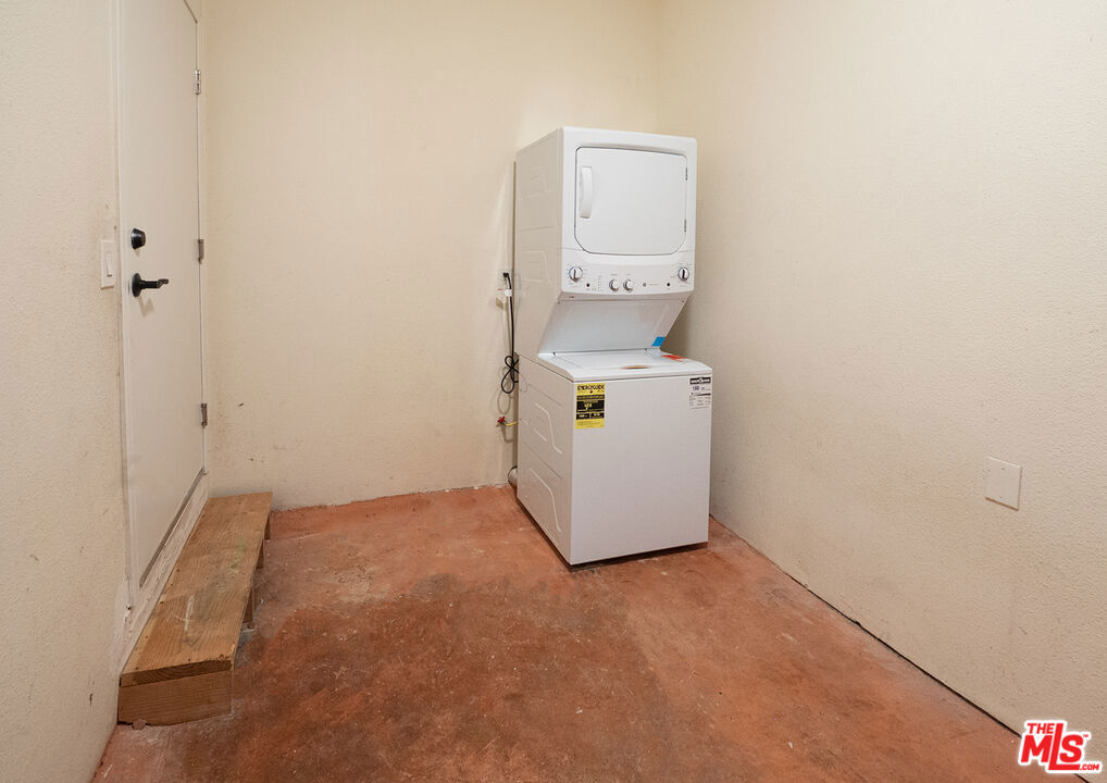 2711 Wabash Avenue Property Photo 14