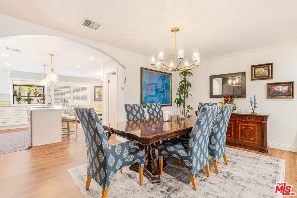 18100 Burbank Boulevard 26 Property Photo 5