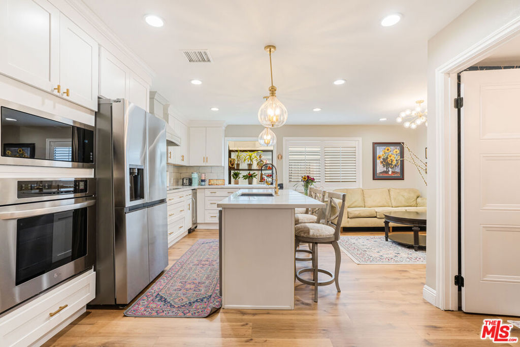 18100 Burbank Boulevard 26 Property Photo 6