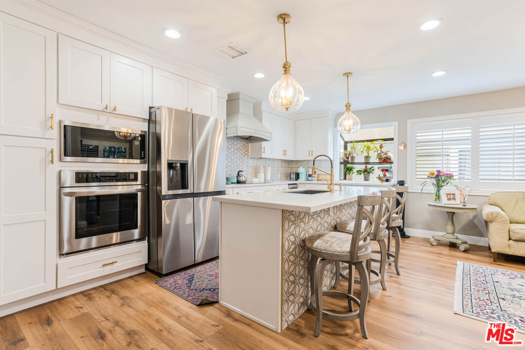 18100 Burbank Boulevard 26 Property Photo 7