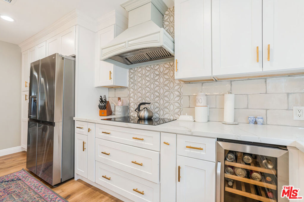 18100 Burbank Boulevard 26 Property Photo 8