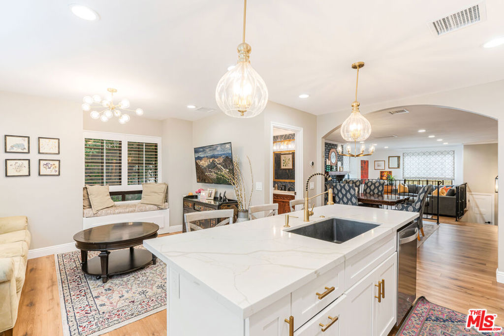 18100 Burbank Boulevard 26 Property Photo 10