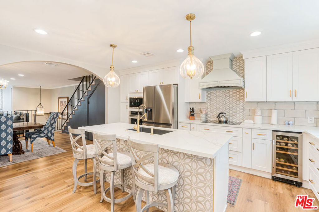 18100 Burbank Boulevard 26 Property Photo 11