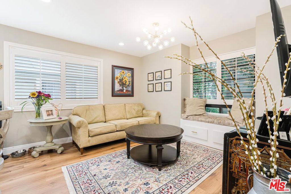 18100 Burbank Boulevard 26 Property Photo 13