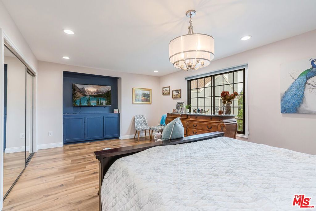 18100 Burbank Boulevard 26 Property Photo 16