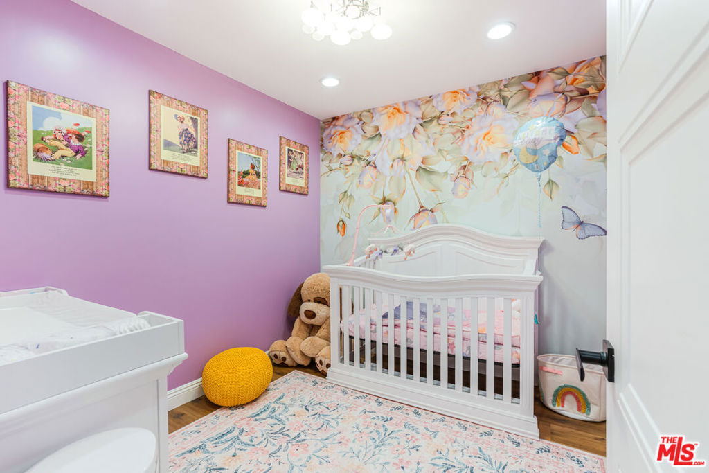 18100 Burbank Boulevard 26 Property Photo 19
