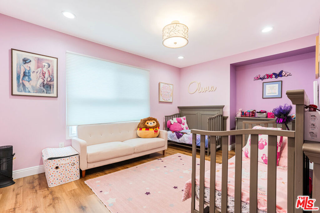 18100 Burbank Boulevard 26 Property Photo 20
