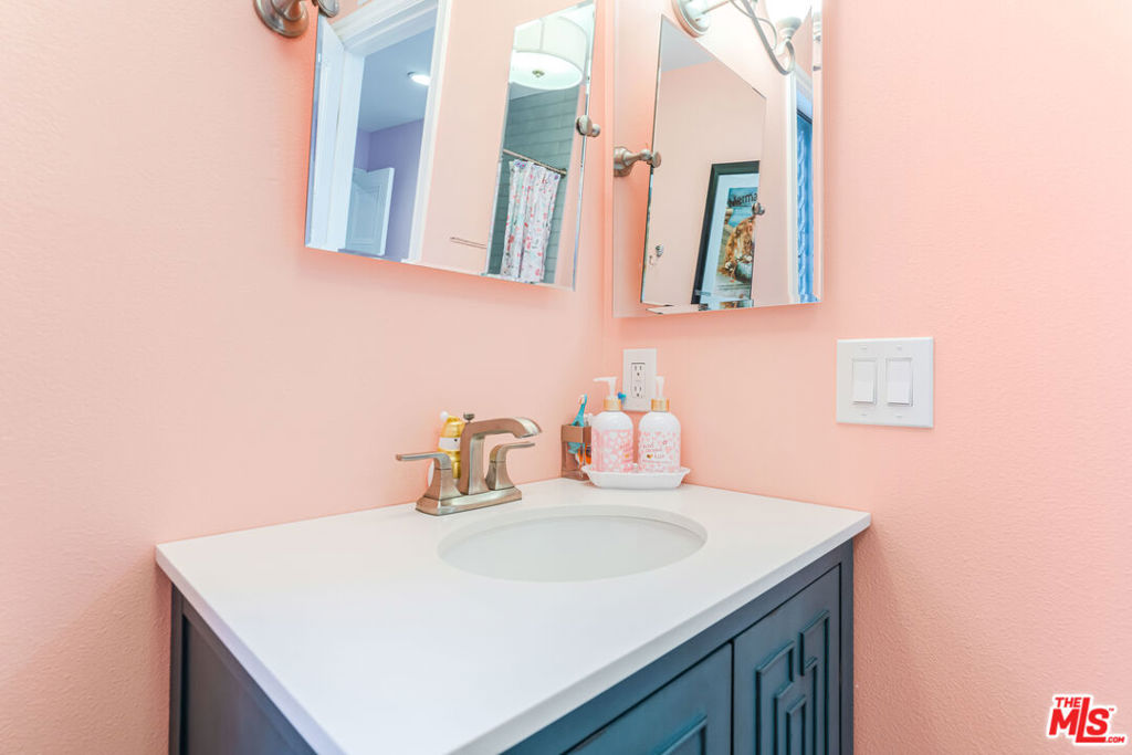 18100 Burbank Boulevard 26 Property Photo 21