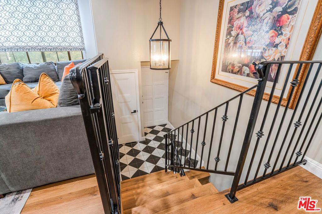 18100 Burbank Boulevard 26 Property Photo 23