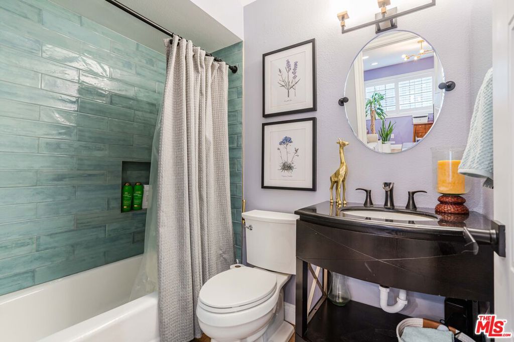 18100 Burbank Boulevard 26 Property Photo 25