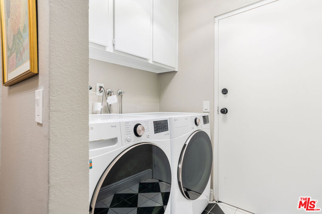 18100 Burbank Boulevard 26 Property Photo 26