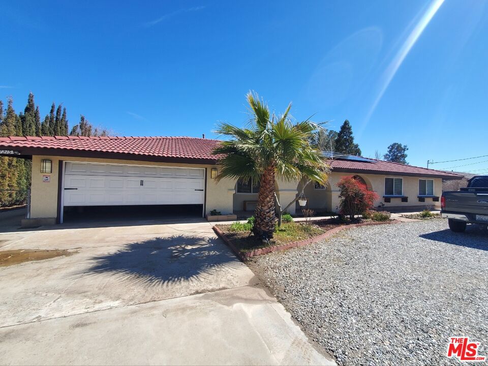 7215 Lyons Avenue Property Photo 1