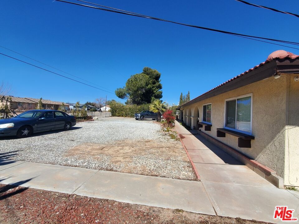 7215 Lyons Avenue Property Photo 3