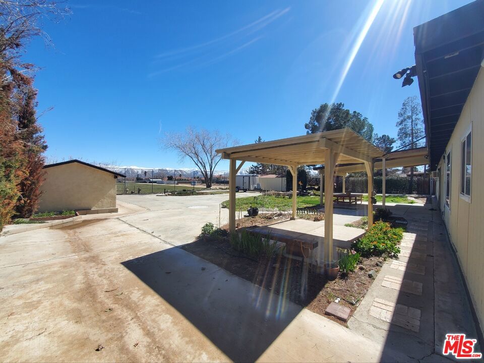 7215 Lyons Avenue Property Photo 5