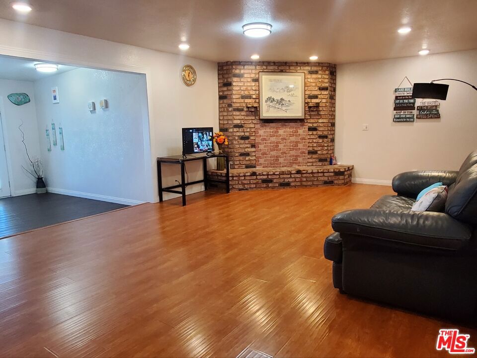 7215 Lyons Avenue Property Photo 7