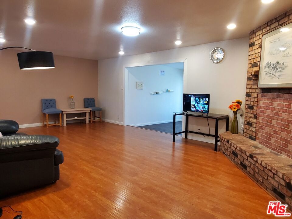 7215 Lyons Avenue Property Photo 8