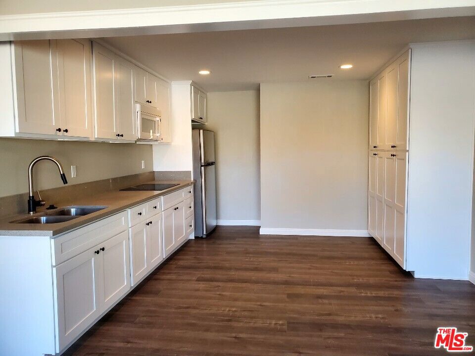 7215 Lyons Avenue Property Photo 32