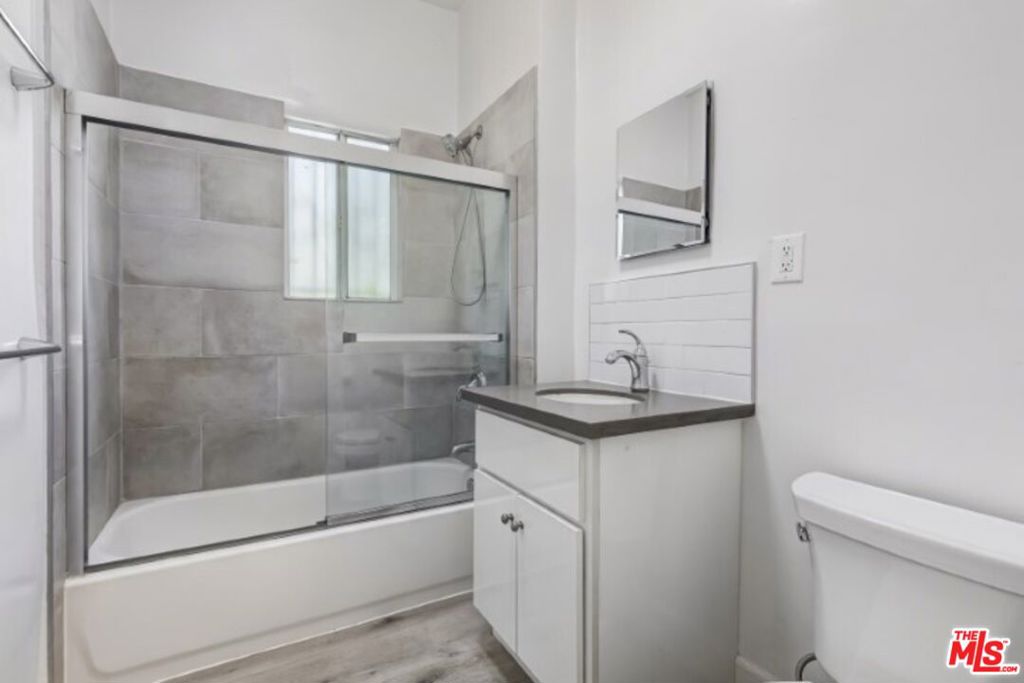 716 W 30th Street Property Photo 16
