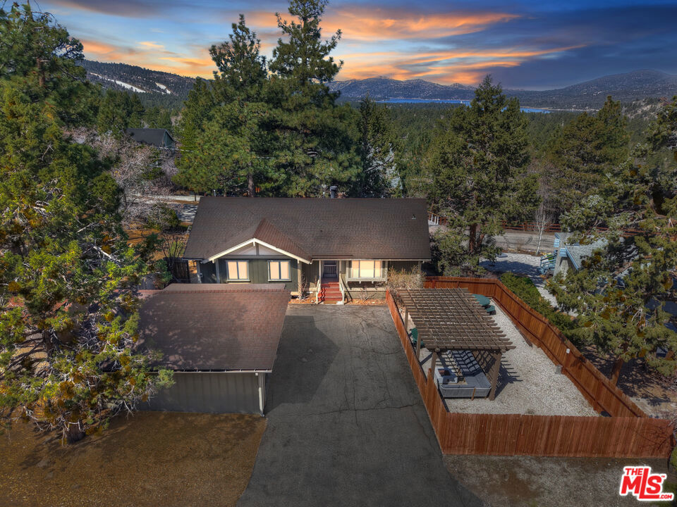 779 Villa Grove Avenue Property Photo 6