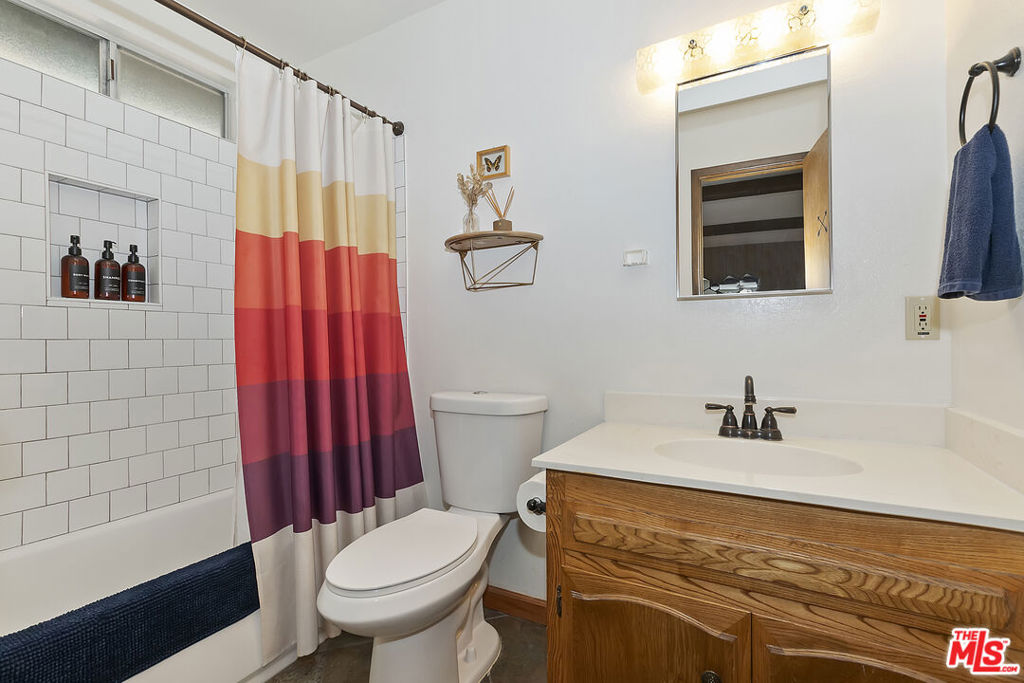 779 Villa Grove Avenue Property Photo 18