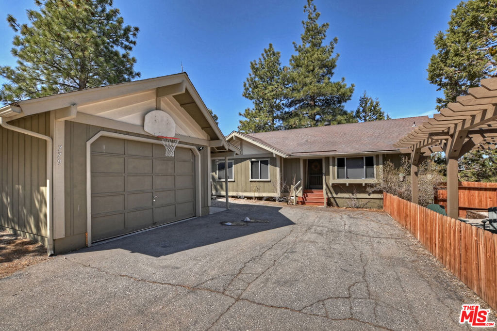 779 Villa Grove Avenue Property Photo 29