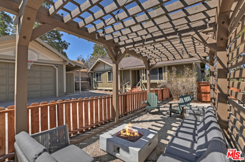 779 Villa Grove Avenue Property Photo 31