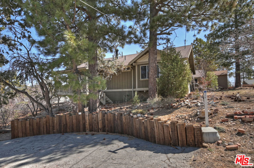 779 Villa Grove Avenue Property Photo 34