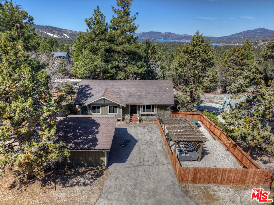 779 Villa Grove Avenue Property Photo 35