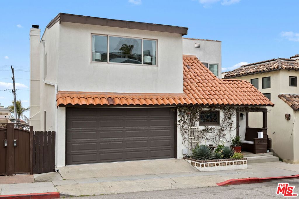 2055 Manhattan Avenue Property Photo 1
