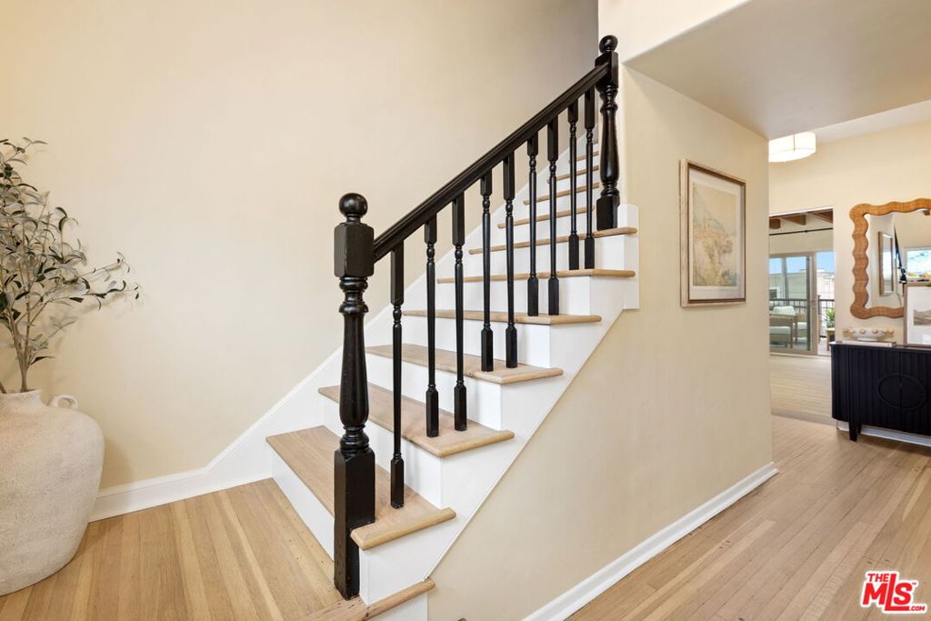 2055 Manhattan Avenue Property Photo 2
