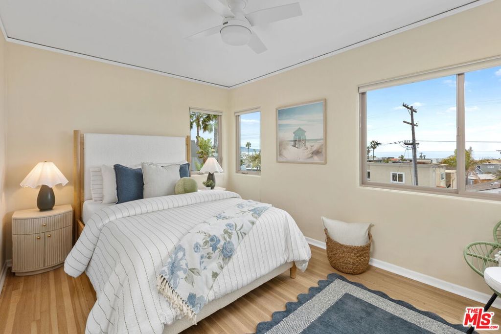 2055 Manhattan Avenue Property Photo 10