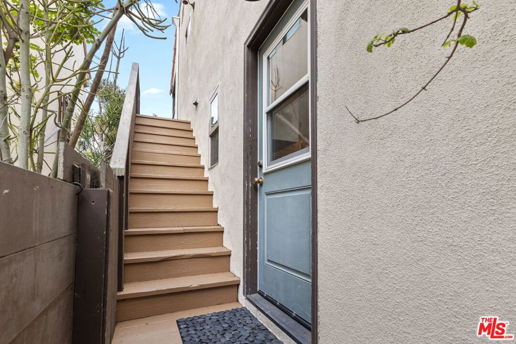 2055 Manhattan Avenue Property Photo 11