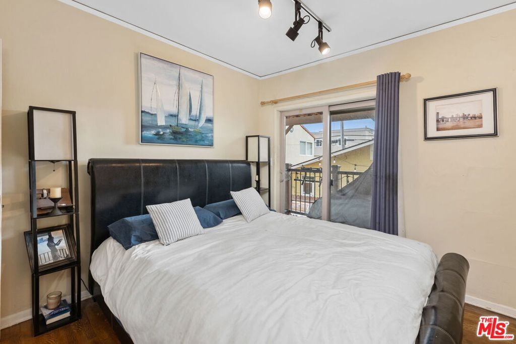 2055 Manhattan Avenue Property Photo 14