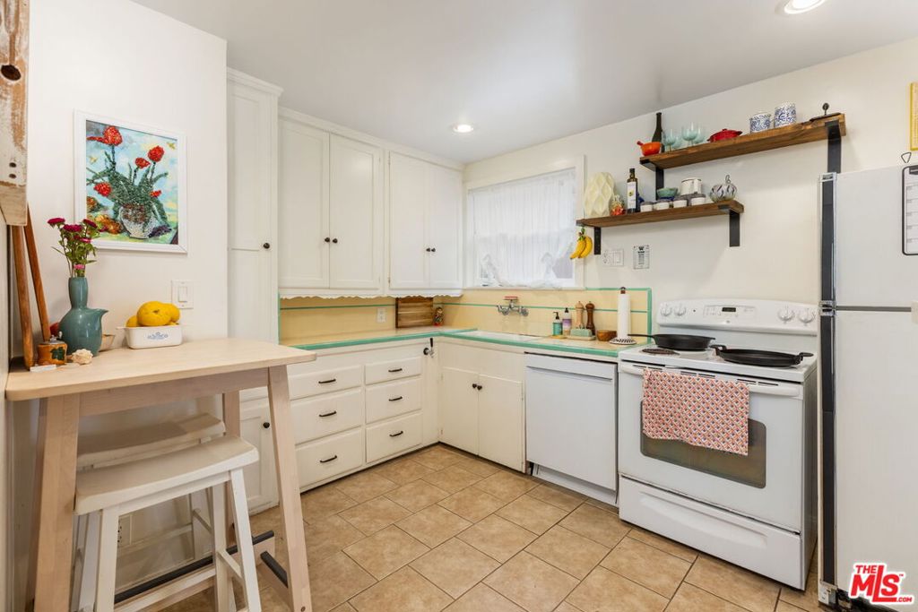 2055 Manhattan Avenue Property Photo 18