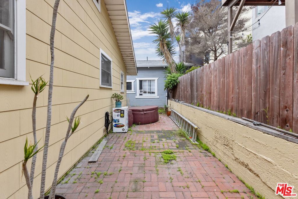 2055 Manhattan Avenue Property Photo 21