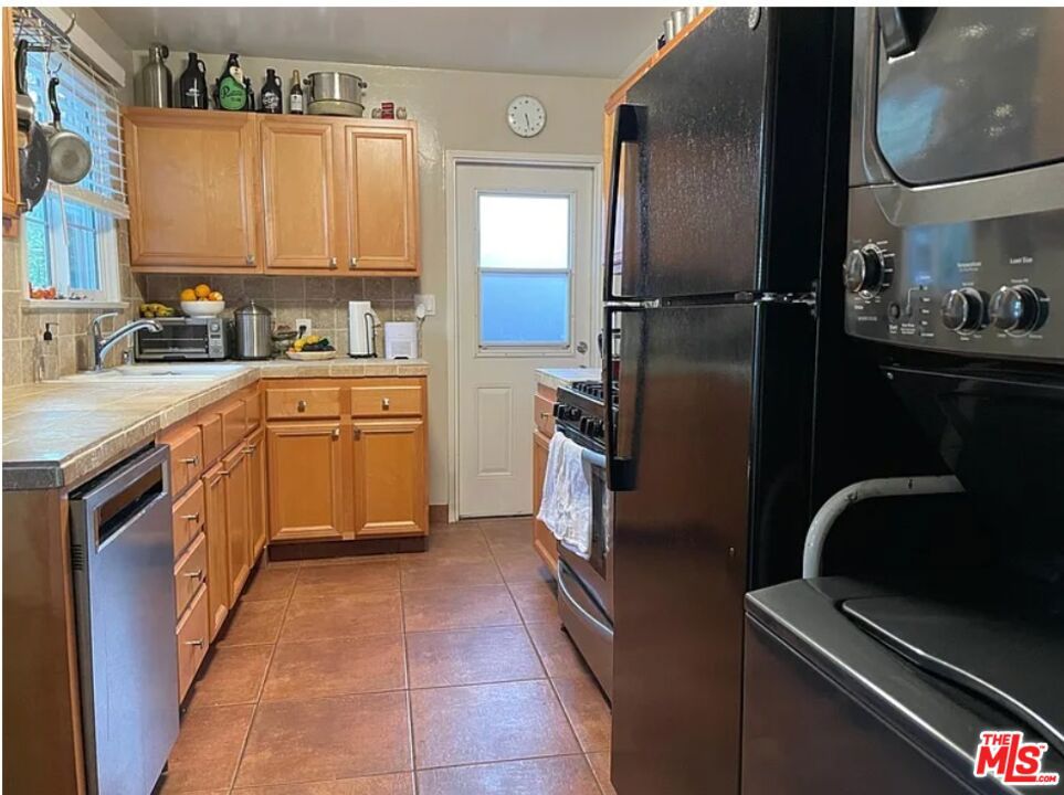 15031 15033 Hartland Street Property Photo 22