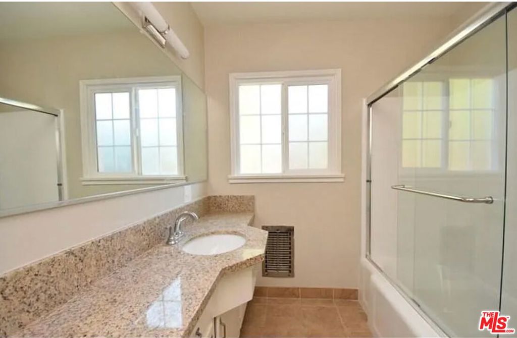 15031 15033 Hartland Street Property Photo 25