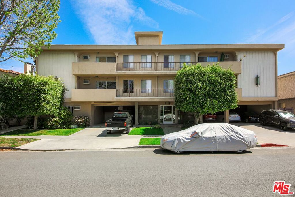 1110 S Oakhurst Drive Property Photo 1