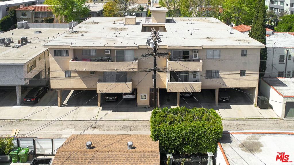 1110 S Oakhurst Drive Property Photo 4