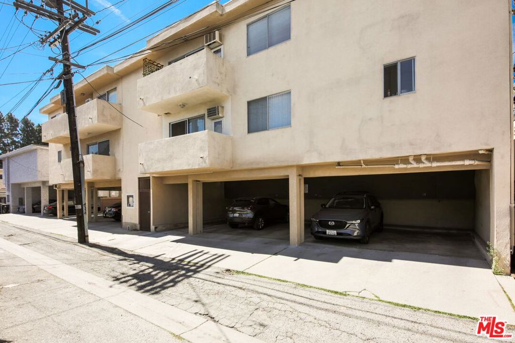 1110 S Oakhurst Drive Property Photo 7
