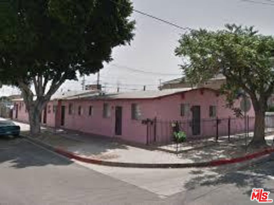 11720 Hart Street Property Photo 5