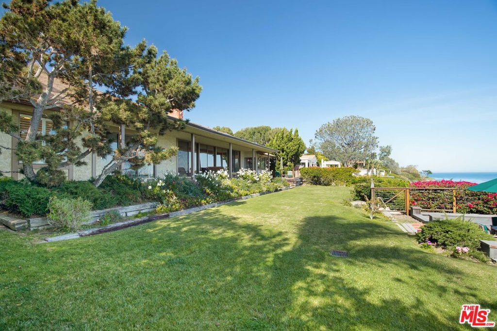 29008 Cliffside Drive Property Photo 3